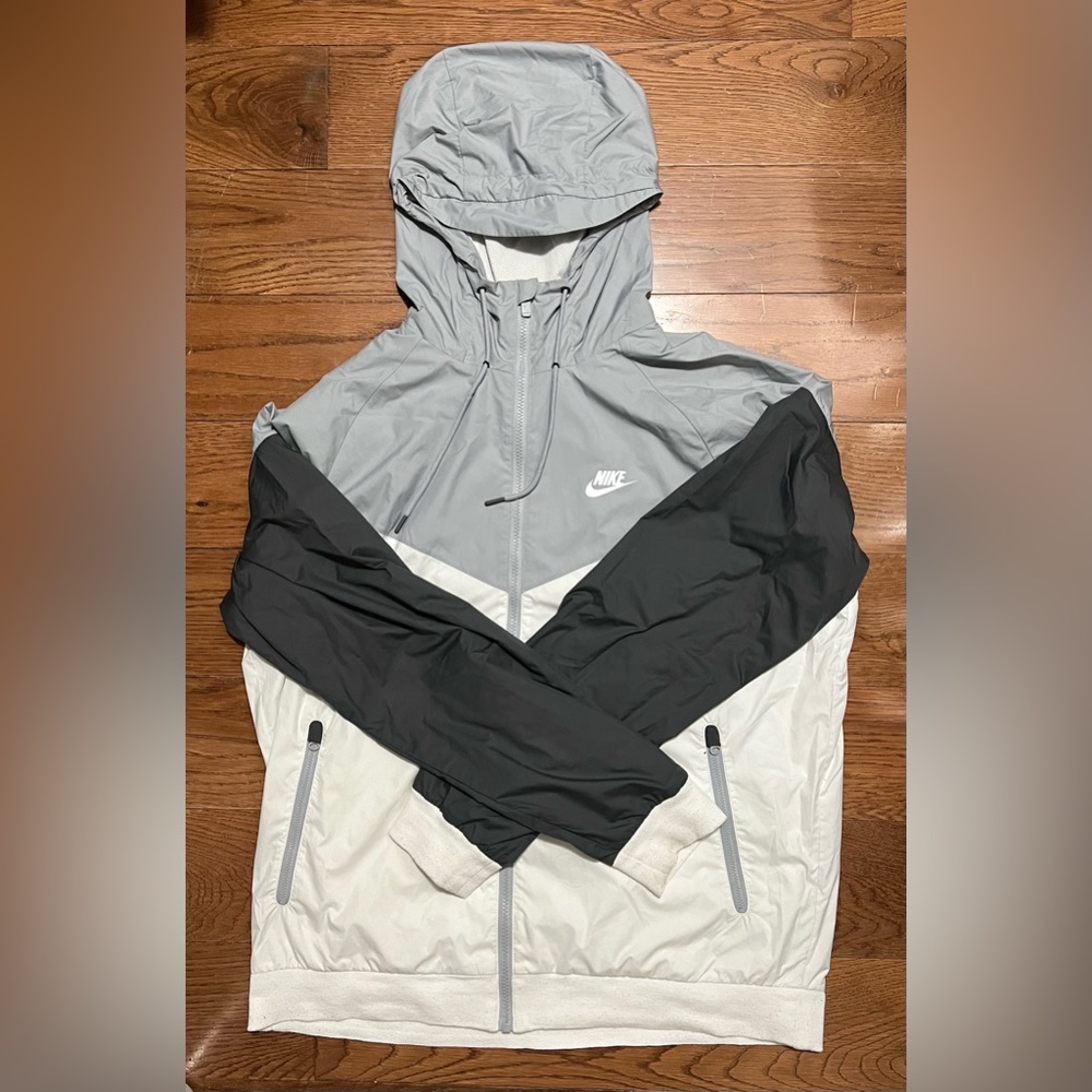 Nike Men’s Large Sportswear Windbreaker Hooded Jacket
